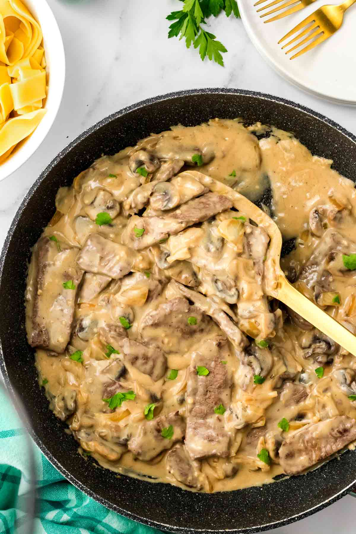 Skillet Mushroom Steak Stroganoff