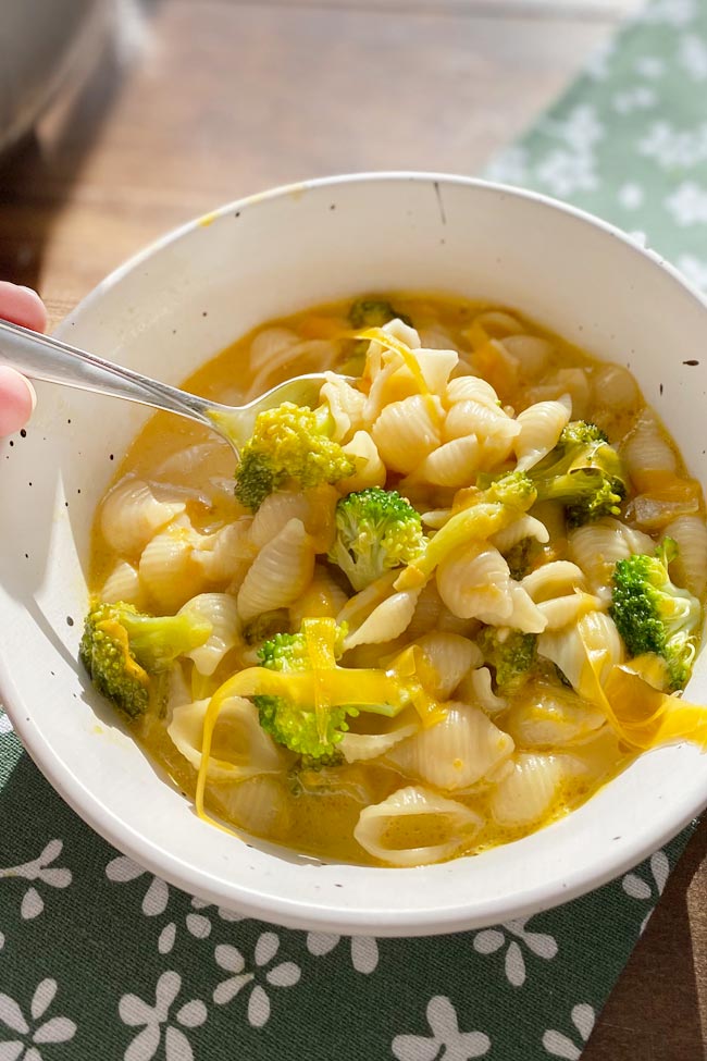 Easy Broccoli Mac and Cheese Soup