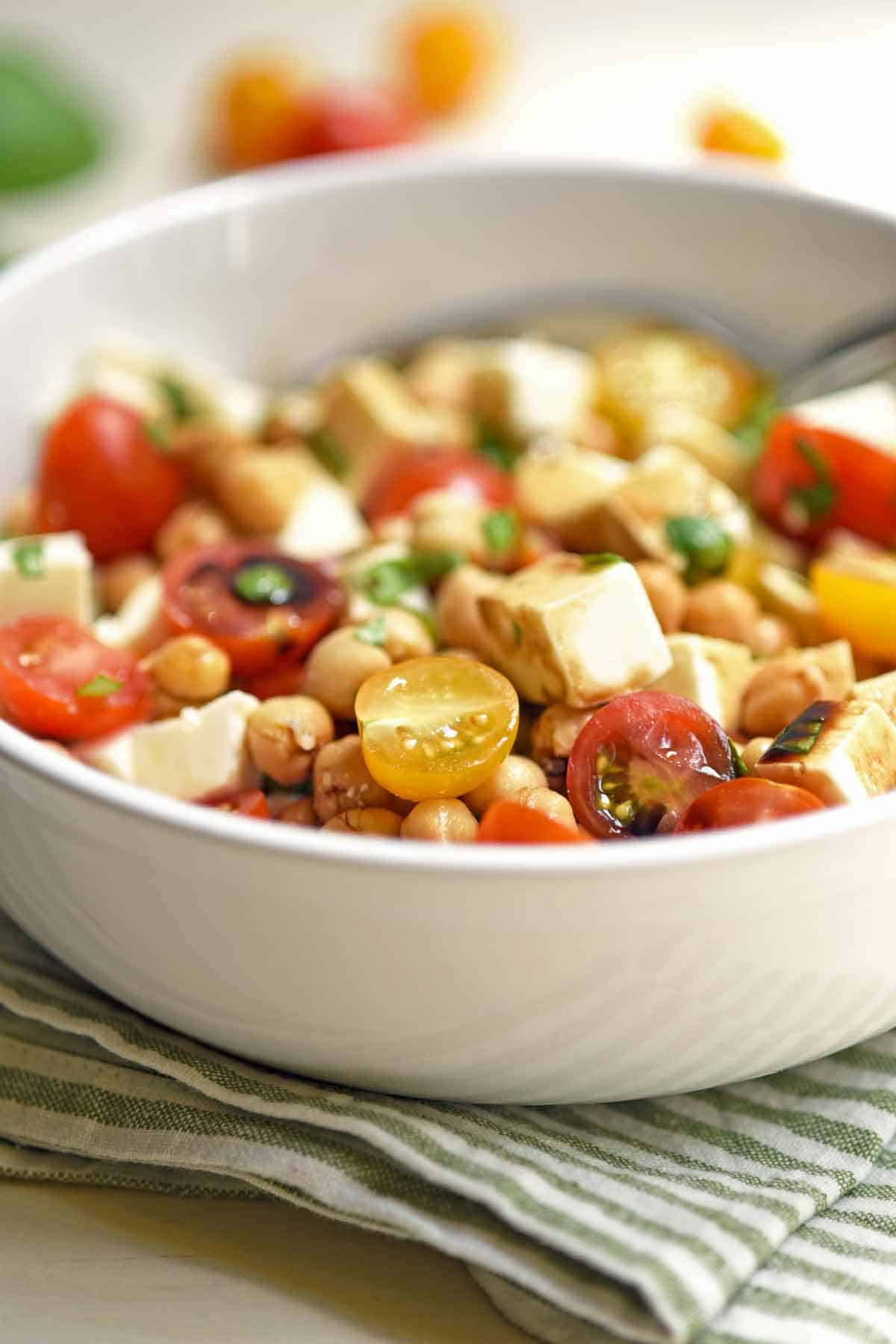 Caprese Chickpea Salad Recipe