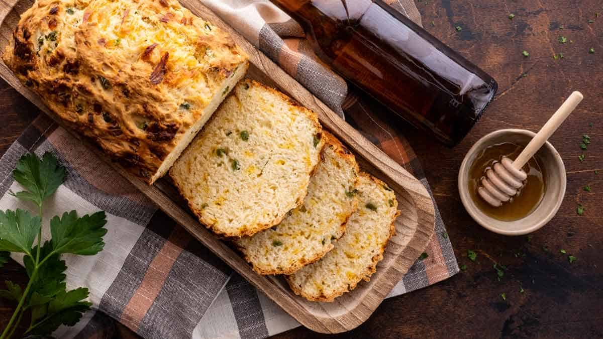 Cheesy Jalapeño Beer Bread