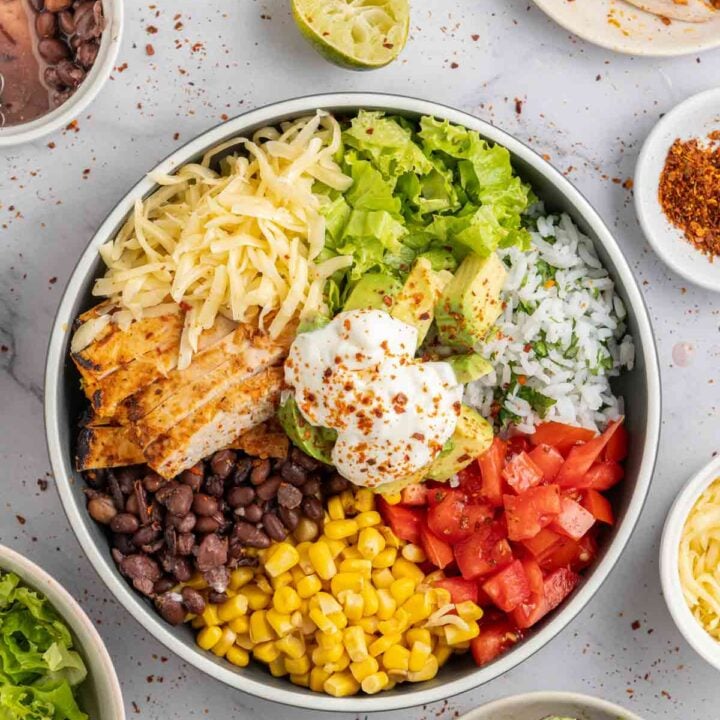 Homemade Chipotle Chicken Burrito Bowl - Mighty Mrs