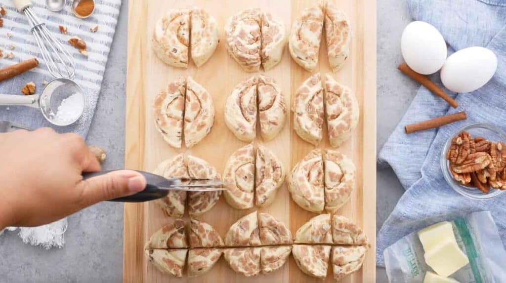 Slicing cinnamon rolls with pizza cutter