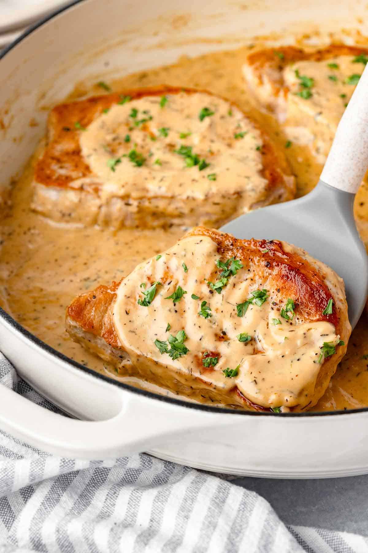 Pan-seared Pork Chops with Cream Sauce