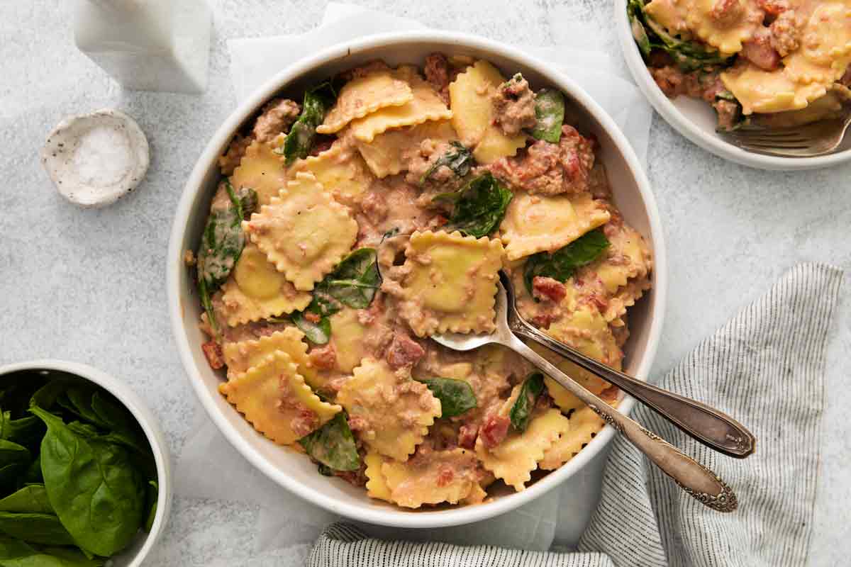 Easy Creamy Crockpot Tuscan Ravioli