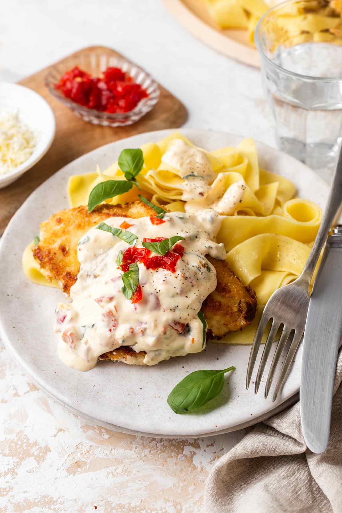 Fried Chicken with Cream Sauce and Pasta