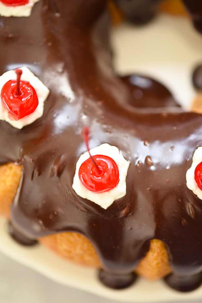 Crème-Filled Golden Bundt Cake Recipe 