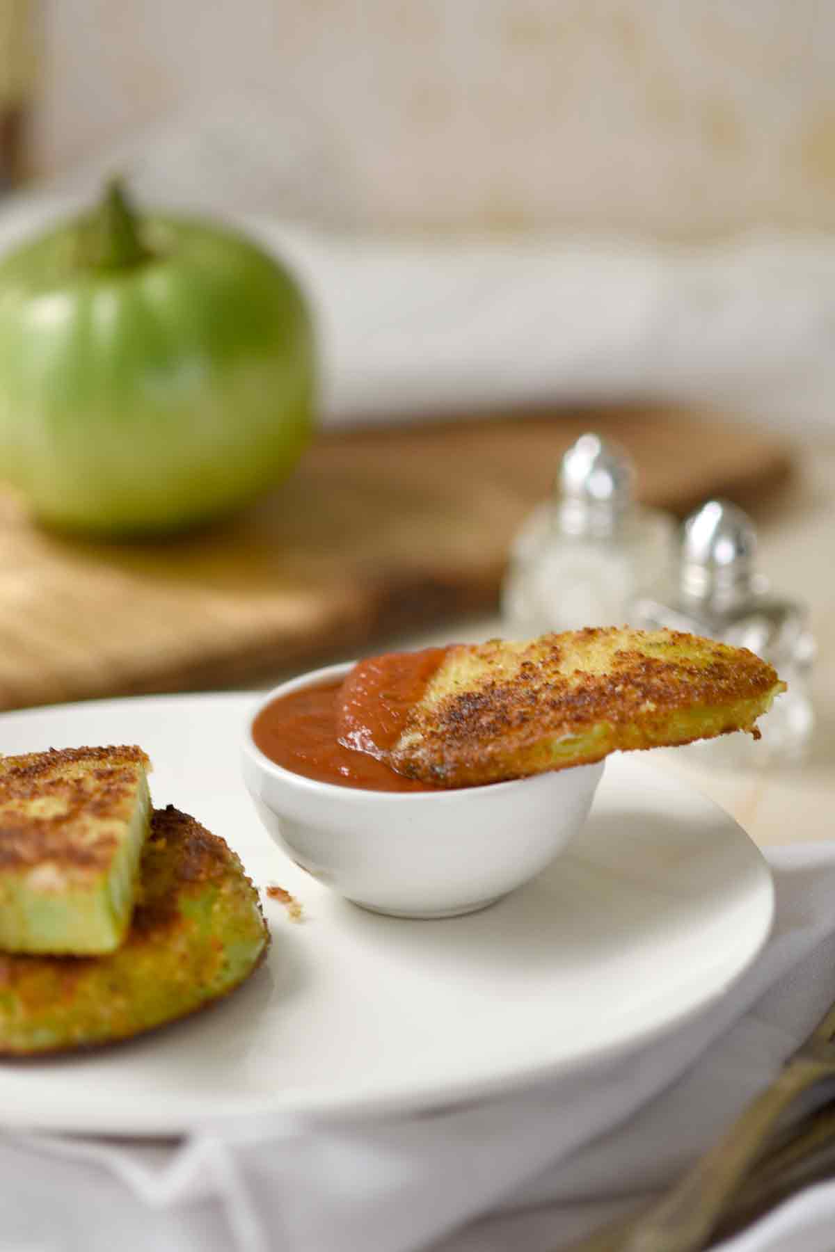 Fried Green Tomato Dipped in Marinara
