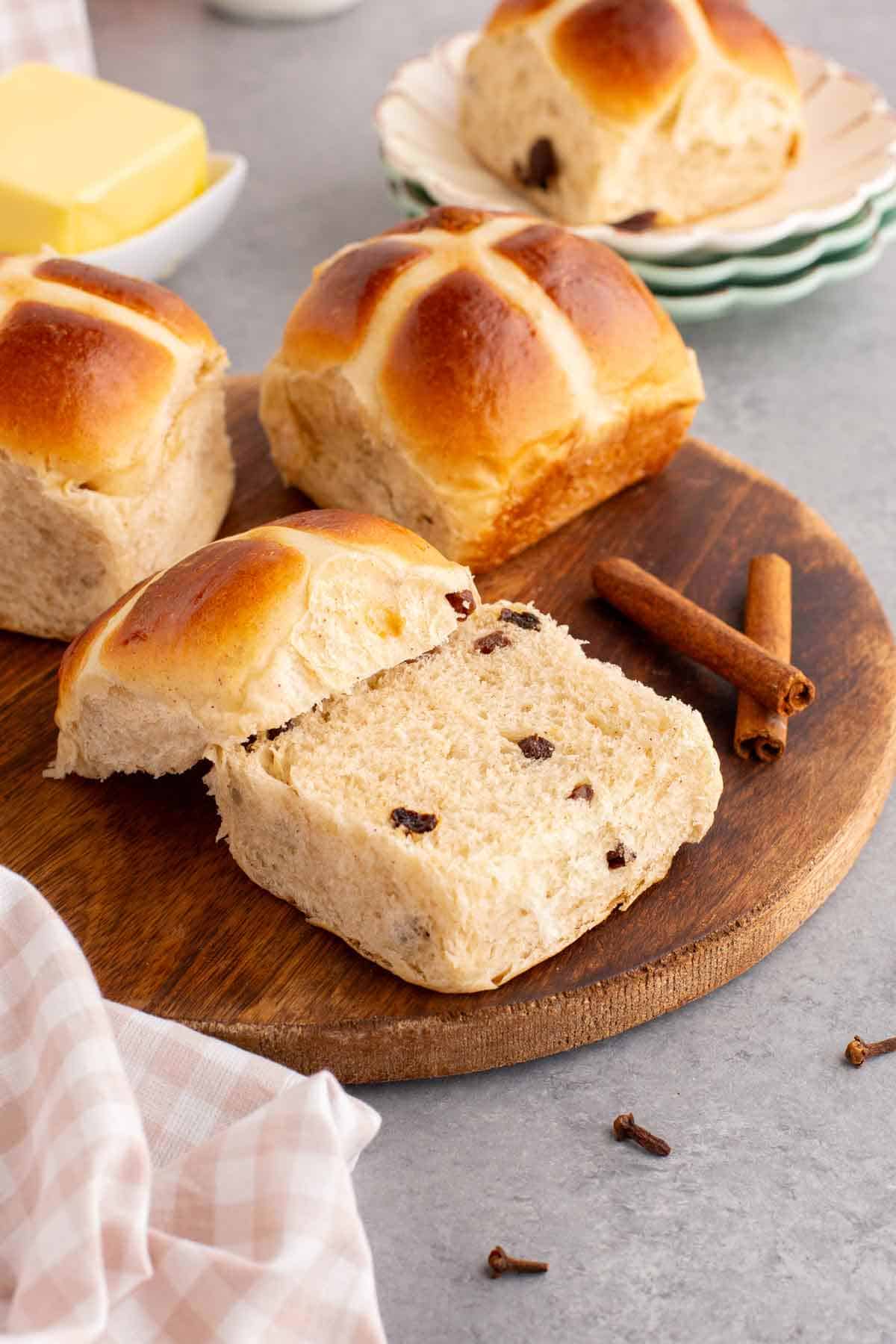 Hot Cross Buns with Currants