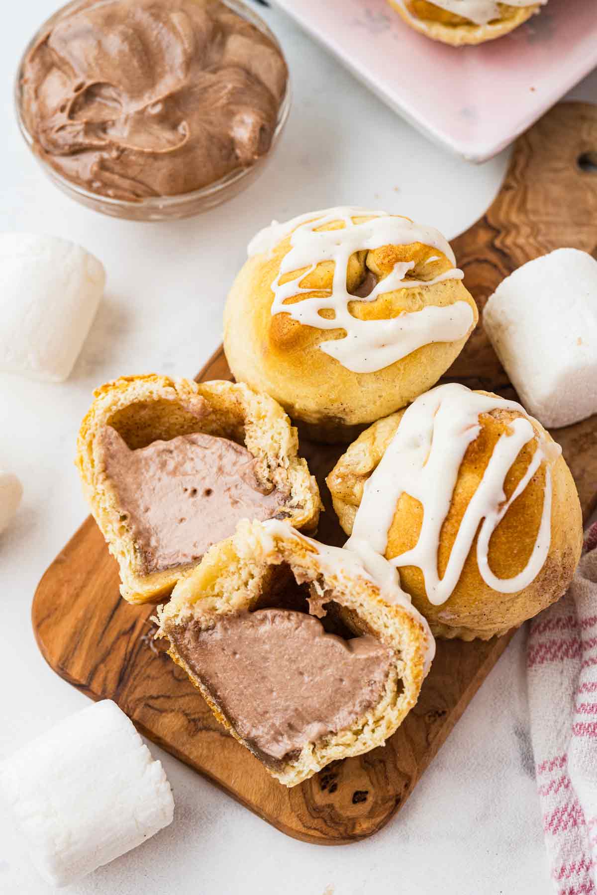 Chocolate-Hazelnut Cream Filled Magic Marshmallow Puffs