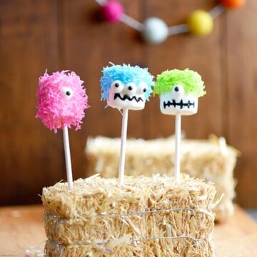 Marshmallow Monster Pops - an easy Halloween party treat