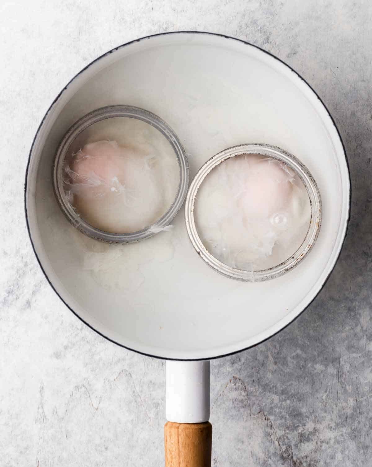 How to poach an egg using a mason jar lid