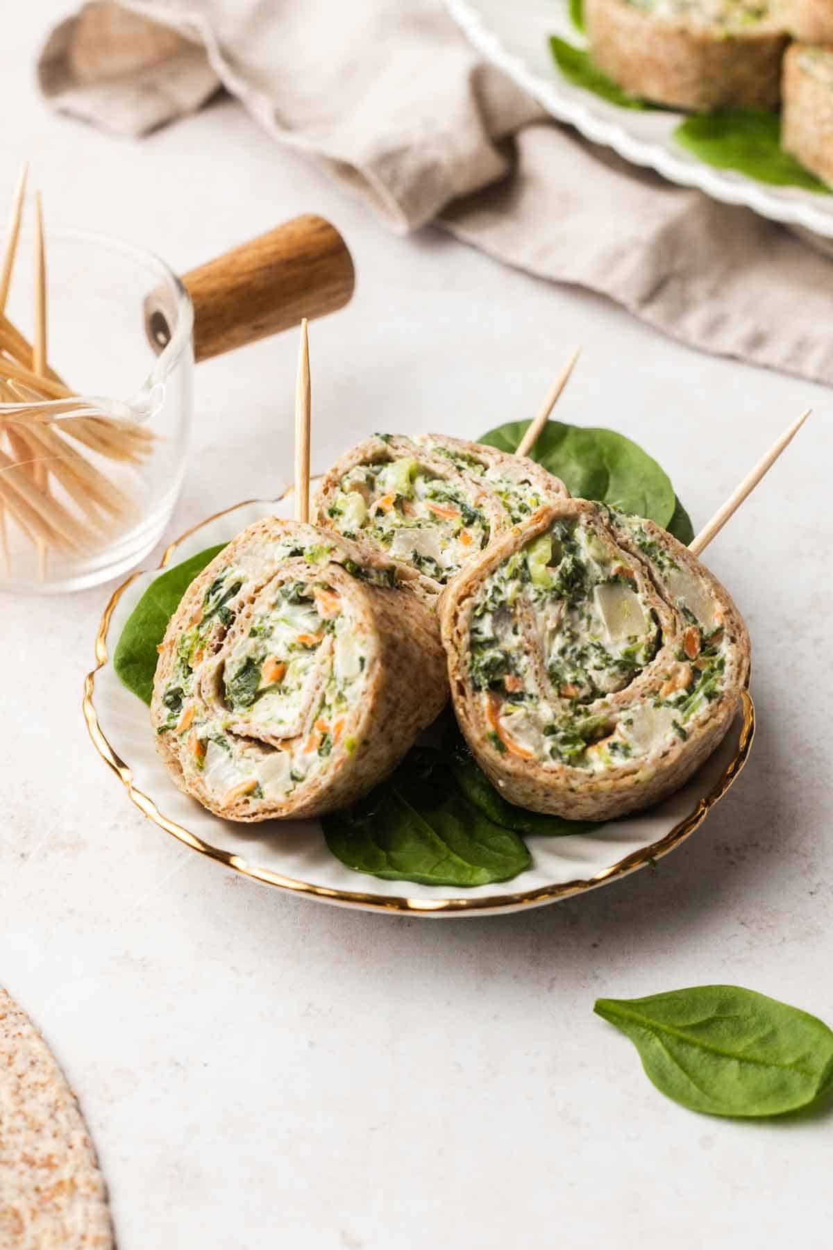 No-cook Spinach Dip Pinwheels