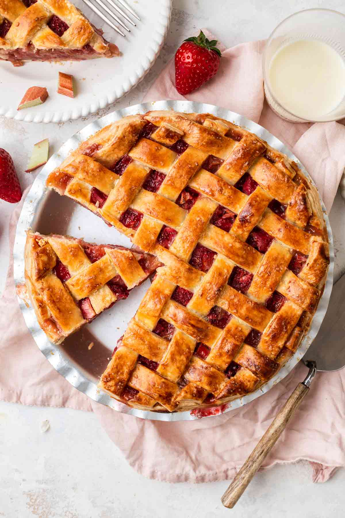 Strawberry Rhubarb Pie with Tapioca