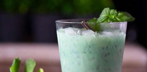 Thin Mint Cocktail - Just two ingredients! Tastes just like a thin mint Girl Scout cookie!