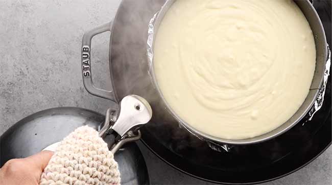 Water Bath for Cheesecak to prevent cracking